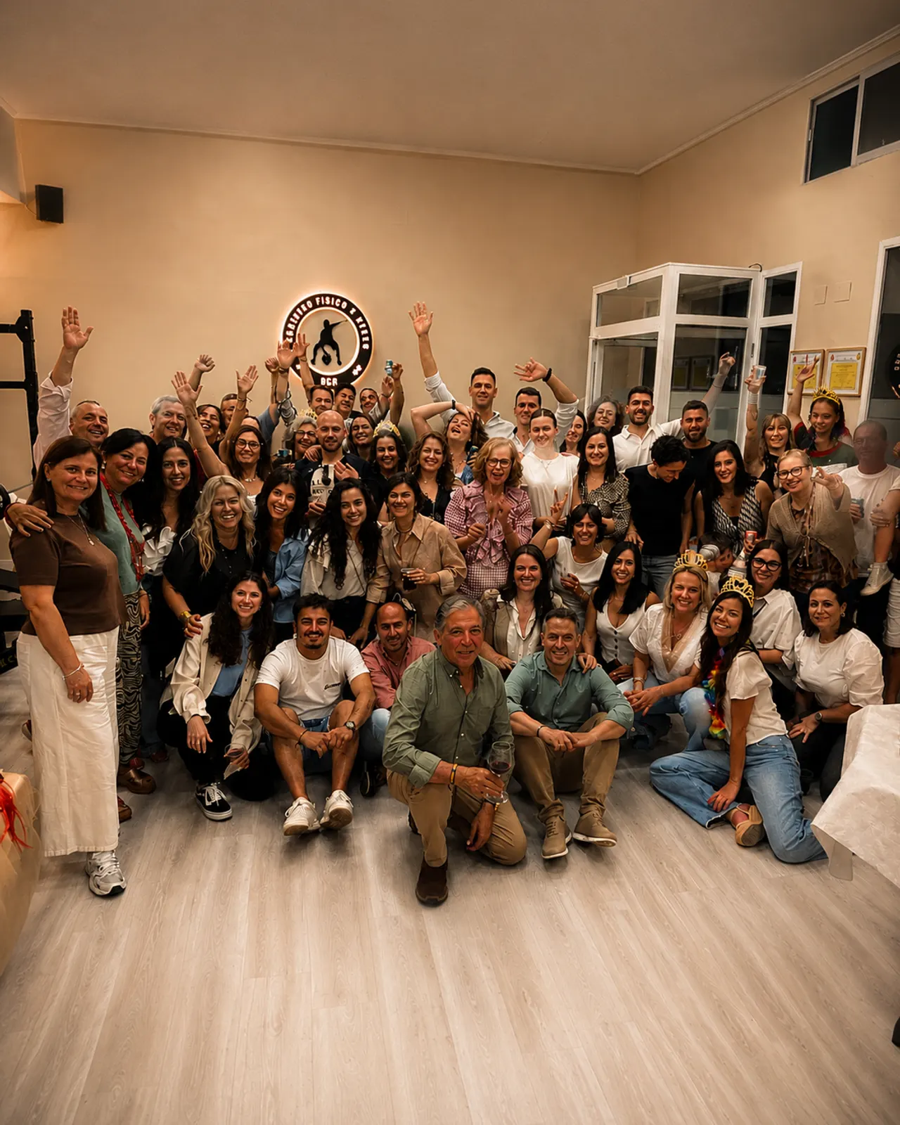 El grupo del centro reunido bajo el escudo de BCR