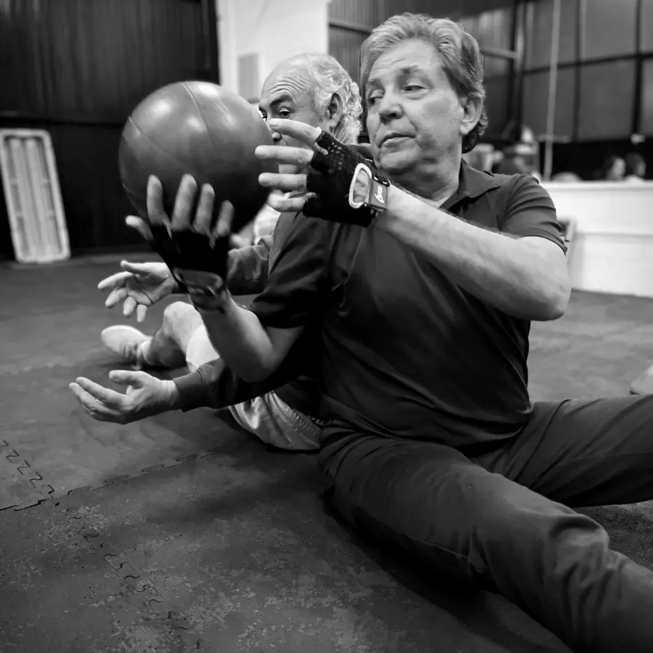 Trabajo de core con balón medicinal